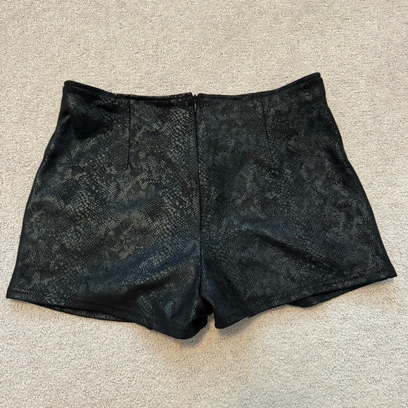 NWT Trendy Junior Girls Snakeskin Skort - Picture 3 of 5